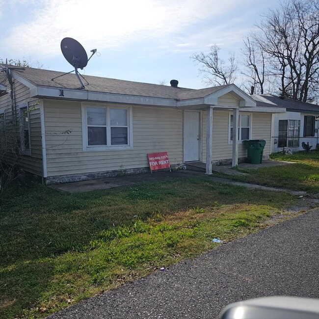 Building Photo - 401 St Louis St