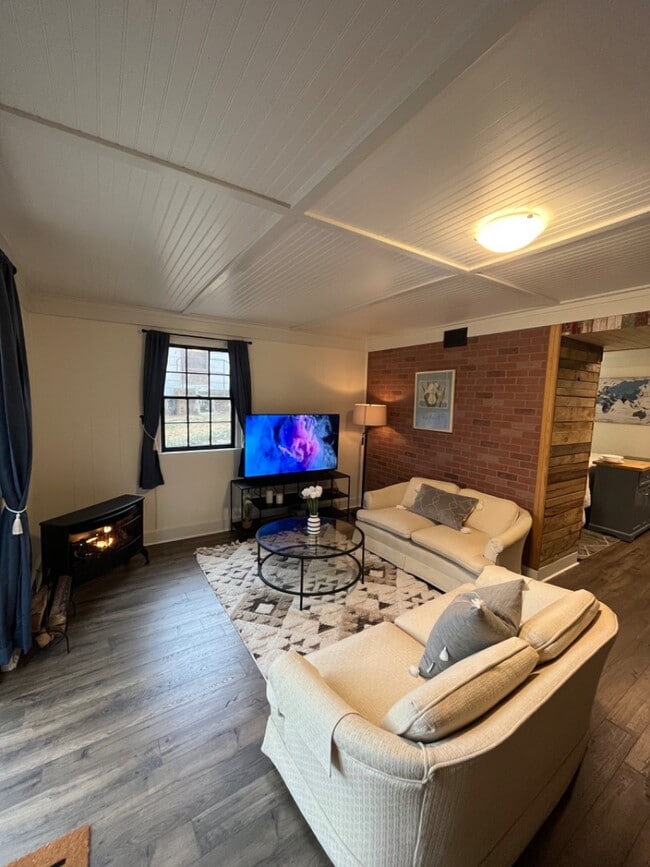 Building Photo - 1126 Brucemont Dr