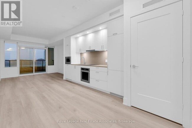 Building Photo - 259 The Kingsway