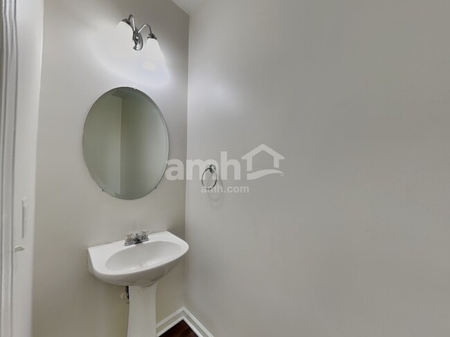 Building Photo - 4544 Fairport Ct