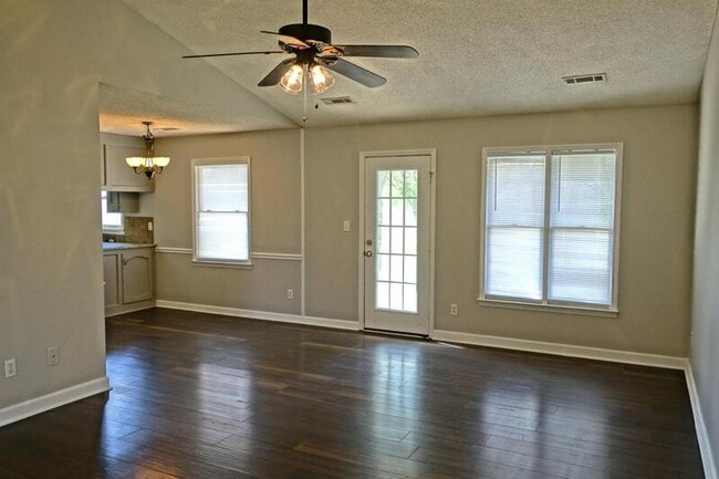 Building Photo - 242 Saddle Rock Ct