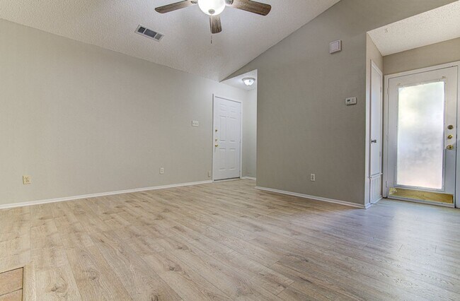Building Photo - 12824 Tomanet Trl
