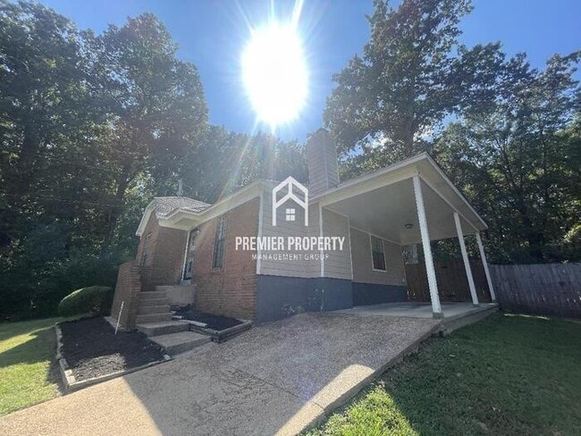 Building Photo - $300 OFF FIRST MONTHS RENT!