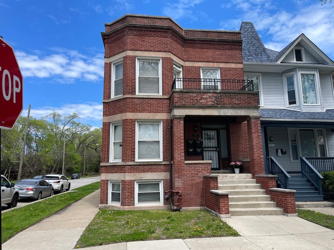 Foto principal - 1300 E 72nd St