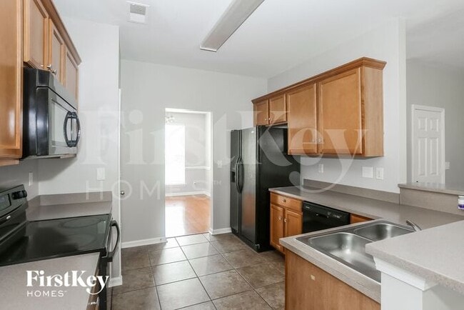 Building Photo - 4643 Maplecrest Pl