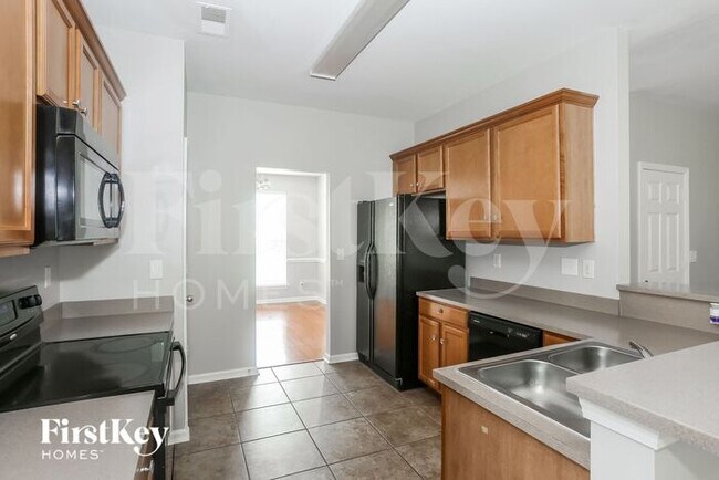 Foto del edificio - 4643 Maplecrest Pl