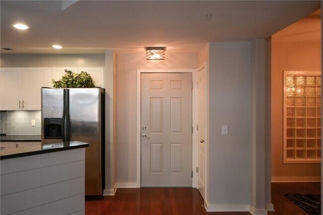 Foto del edificio - 390 17th St NW