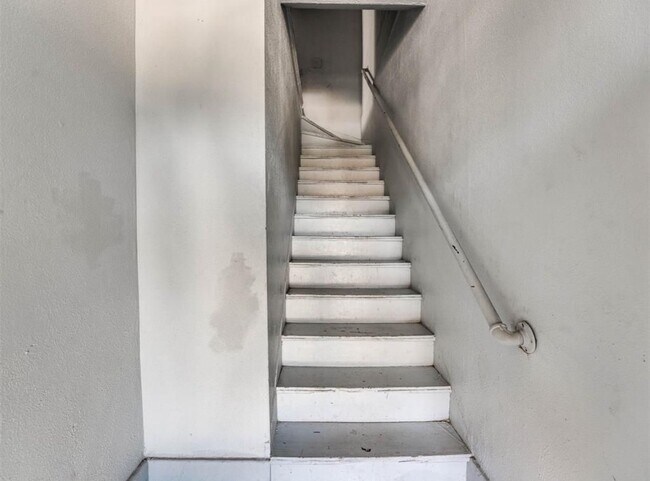 Foto del edificio - 220 E Springer Ave