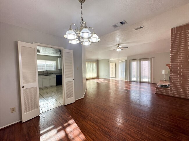 Foto del edificio - 9419 Clipperwood Pl