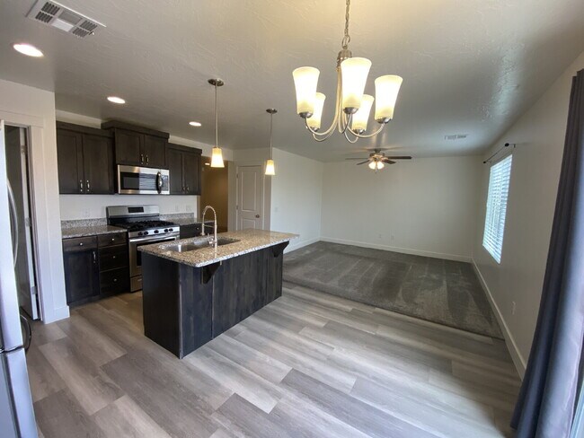 Building Photo - "Spacious 4-Bedroom Townhouse Retreat on S...
