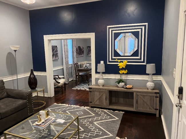 Building Photo - 514 W 38th St