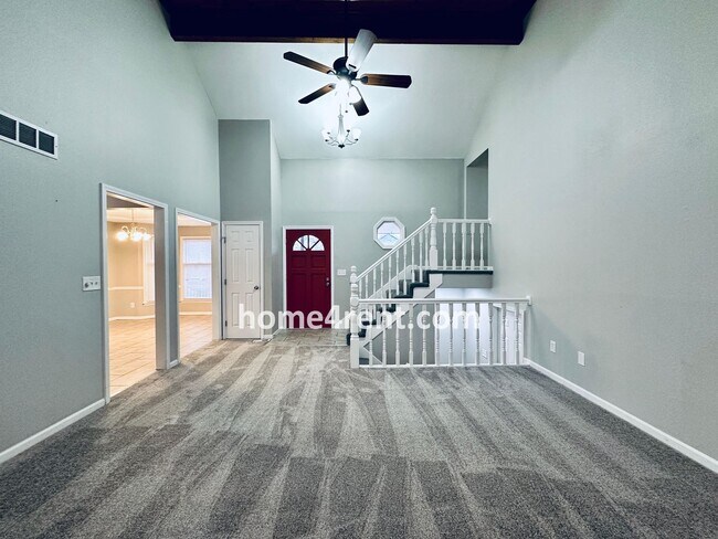 Foto del edificio - Lovely Lee's Summit Home w/ an Updated Kitchen, Finished Basement, Fenced Yard in a Quiet Neighbo...