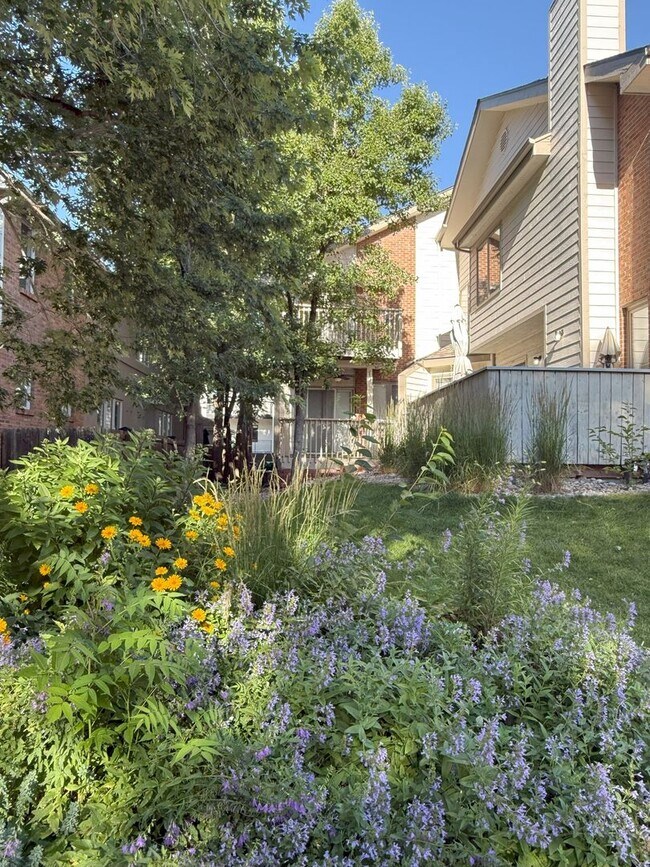 Building Photo - HALF MONTH OFF RENT!!!! GORGEOUS Brick Tow...