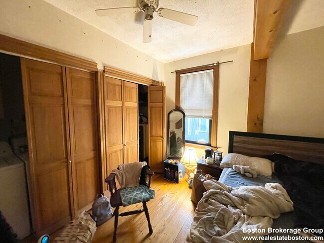 Foto del edificio - 1568 Tremont St