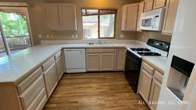 Building Photo - 1103 Dancing Horse Dr