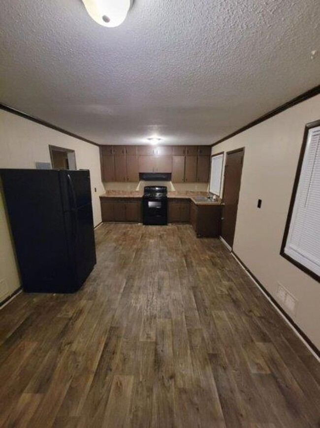 Building Photo - BELOW MARKET RENT!