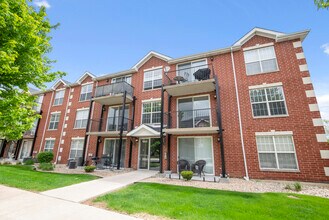 Building Photo - 16641 Liberty Cir