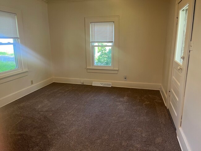 Living RoomK - 8 Fair St