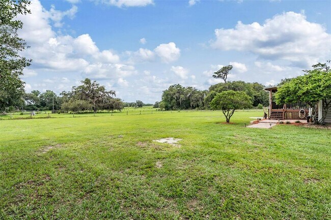 Foto del edificio - 33212 McCabe Rd