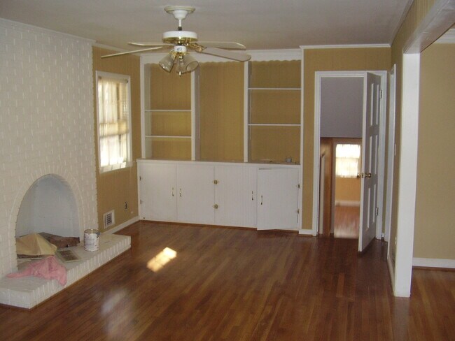 Building Photo - 4497 Leonora Dr