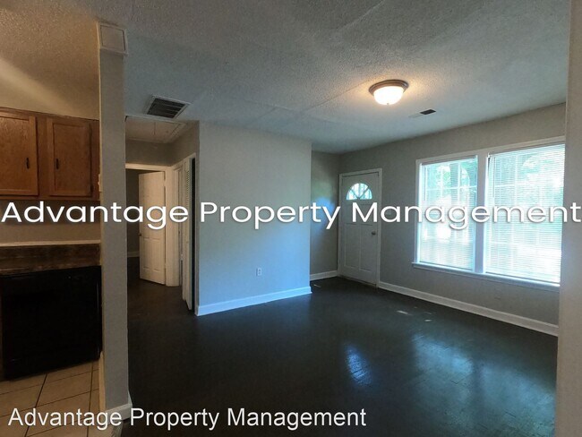 Foto del edificio - 3 br, 1 bath House - 4227 Auburn Rd.