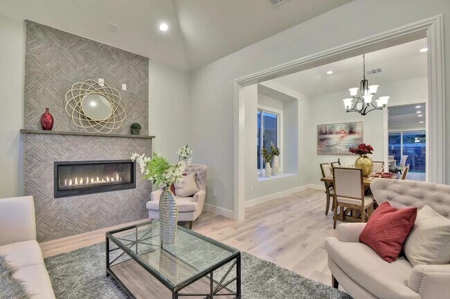 Building Photo - WILLOW GLEN - Luxury home nestled in beaut...