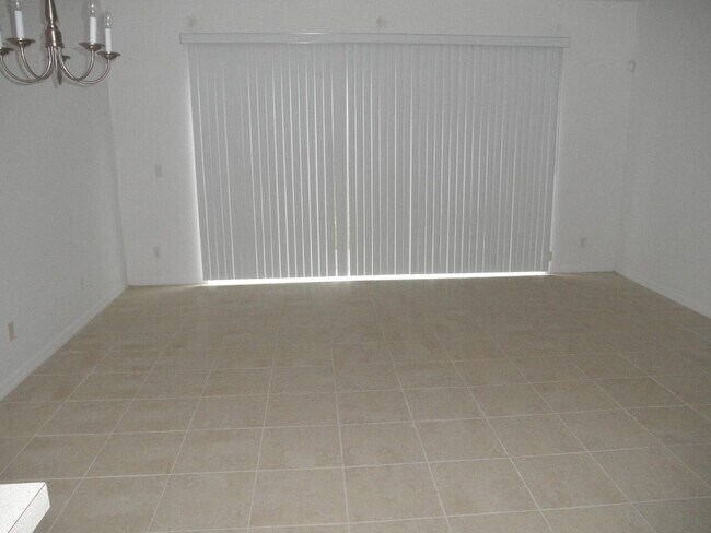 Building Photo - 909 Pipers Cay Dr