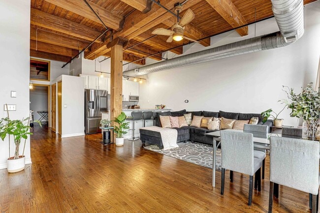 Building Photo - 1250 W Van Buren St