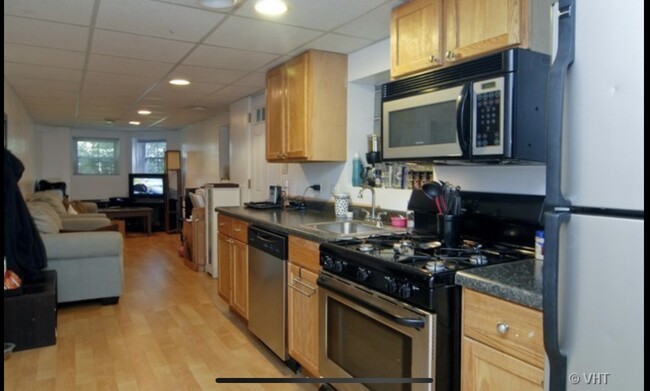 kitchen & living Room - 1511 W Addison St