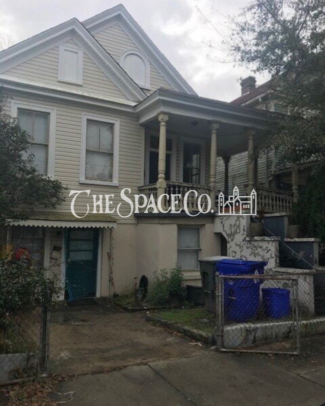 Photo - Charming 2-Bedroom Retreat in Historic Charleston – Your Perfect Urban Oasis! Apartment