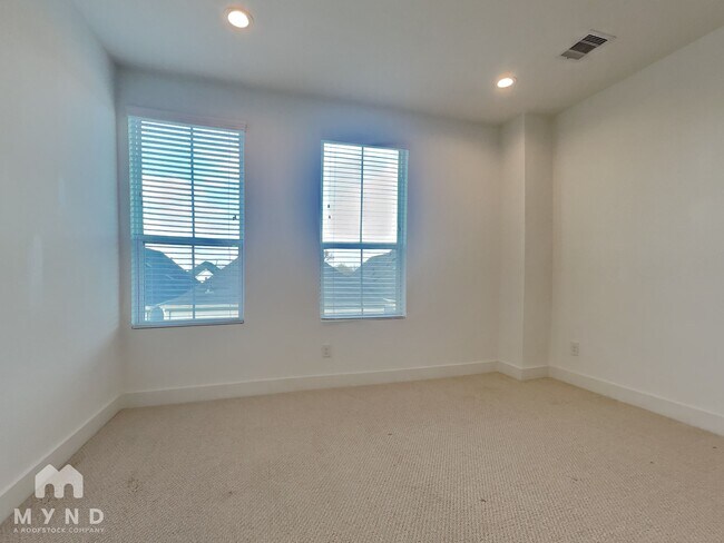 Building Photo - 2056 Johanna Dr