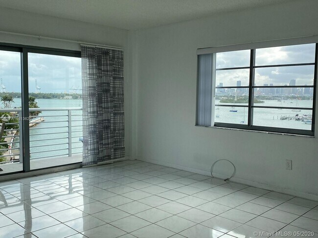 Foto del edificio - 1450 Lincoln Rd