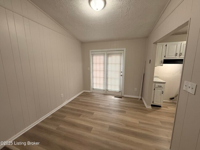 Foto del edificio - 8401 Roseborough Rd