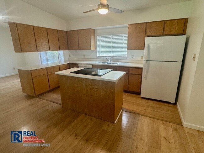 Building Photo - 280 N Sunflower Dr