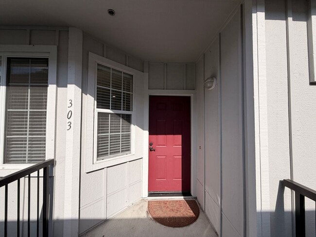 Building Photo - $3,495 | 2 Bedroom 2 Bath Available Now!
