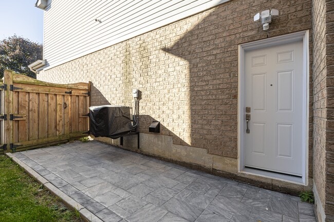 Building Photo - 71 Solmar Av