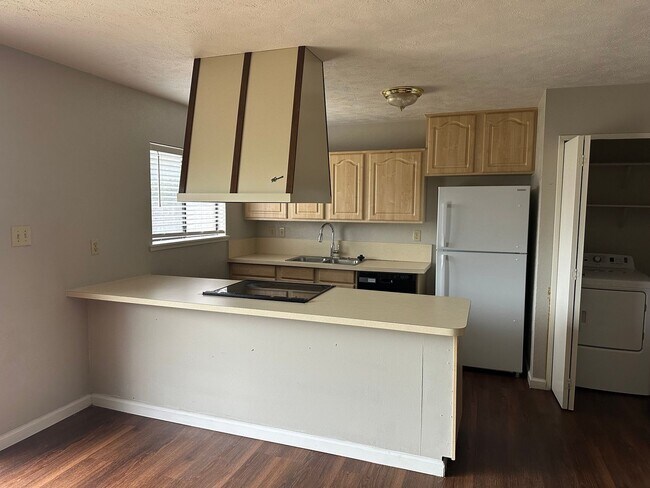 Foto del edificio - LISD SCHOOLS!