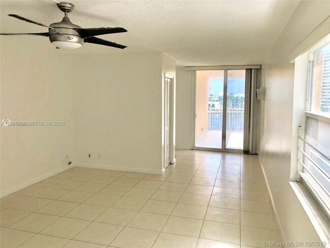 Foto del edificio - 121 Golden Isles Dr