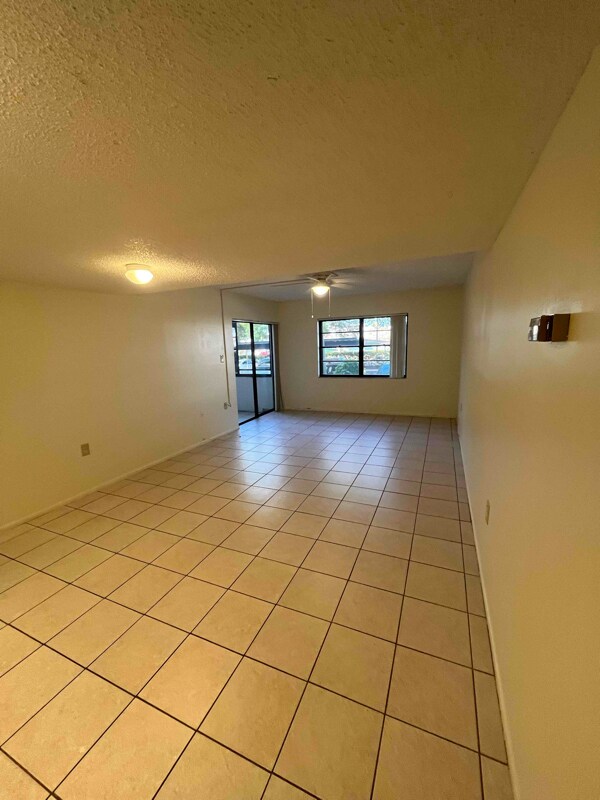 Foto del edificio - 2587 Countryside Blvd