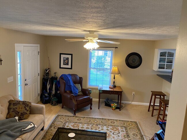 Building Photo - 2 Bedroom Townhouse Available August 2026;...