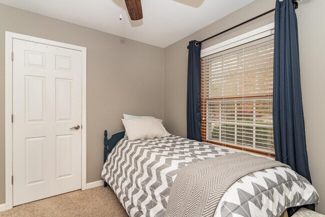 Centro Común - 5428 Norris St