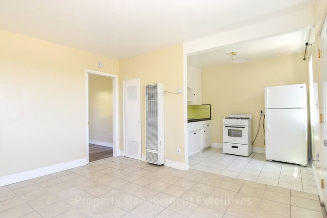 Building Photo - Nice 1 Bedroom, 1 Bath Apartment