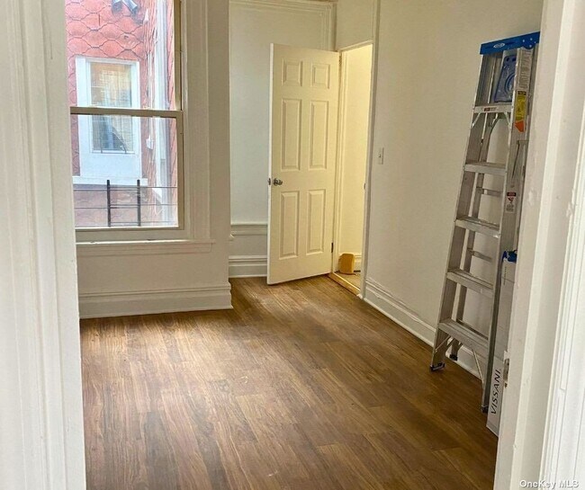 Foto del edificio - 2183 Ryer Ave