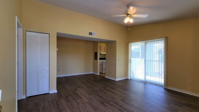 Building Photo - FOR RENT 1 bed 1 bath upper floor with bal...