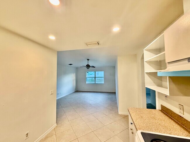 Foto del edificio - 318 Hightower Ave S