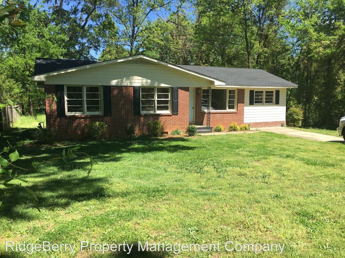 Foto principal - 3 br, 1 bath House - 2 Robinson Ave