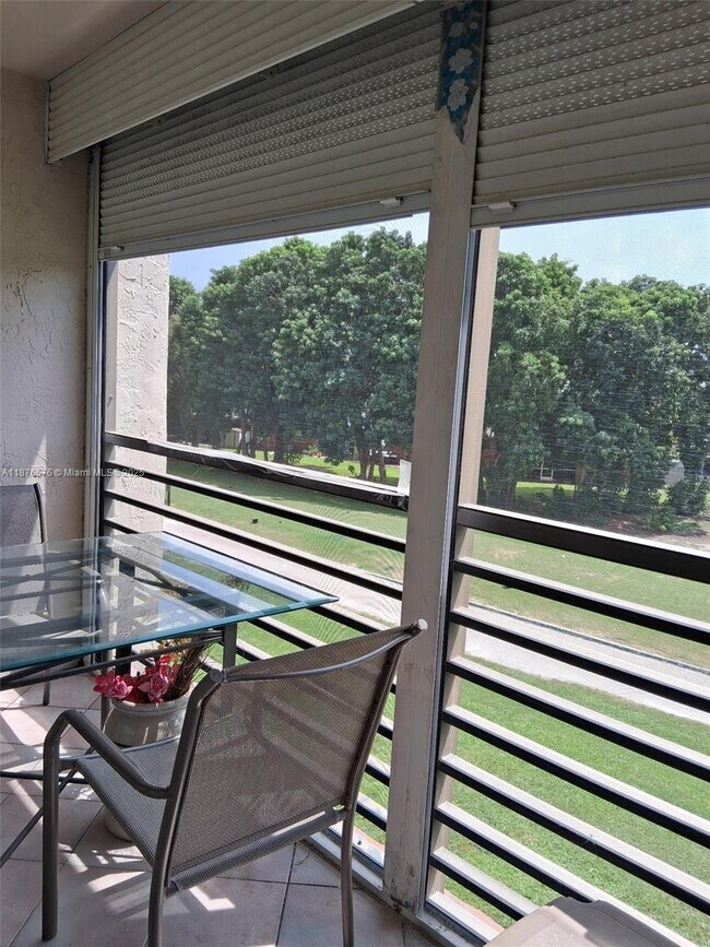 Foto del edificio - 8050 W McNab Rd