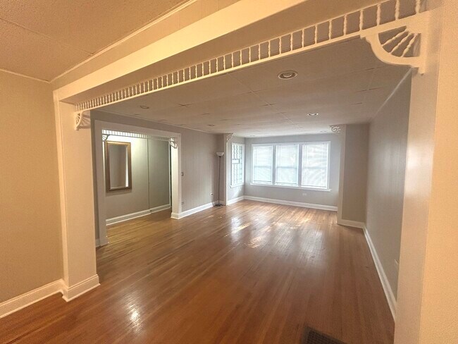 Foto del edificio - 1403 N Maplewood Ave