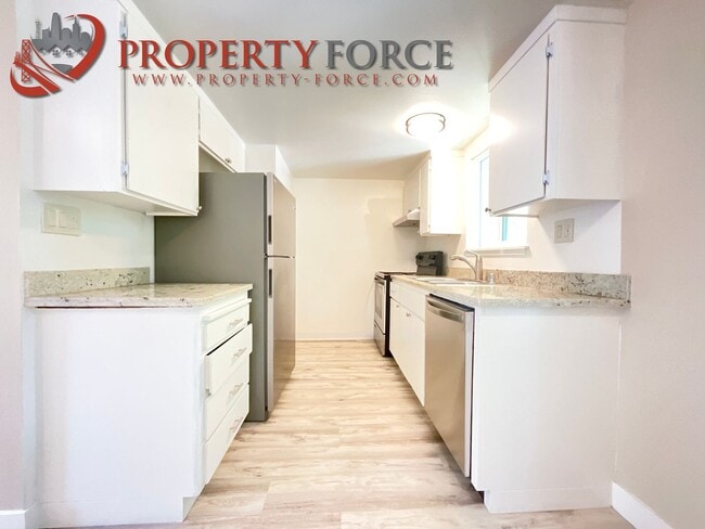 Building Photo - 946 Tamarack Ln