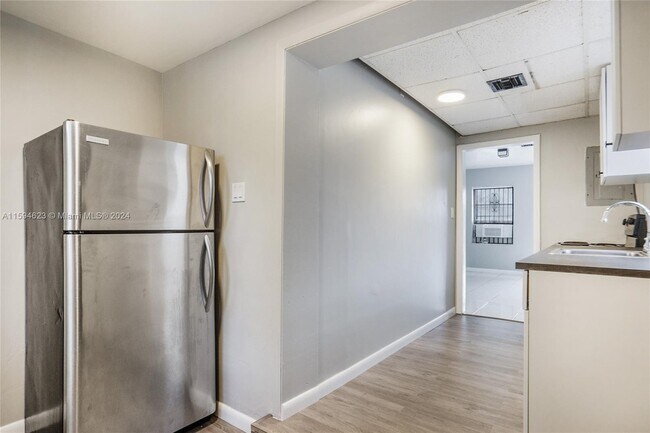 Foto del edificio - 6535 NW 6th Ave